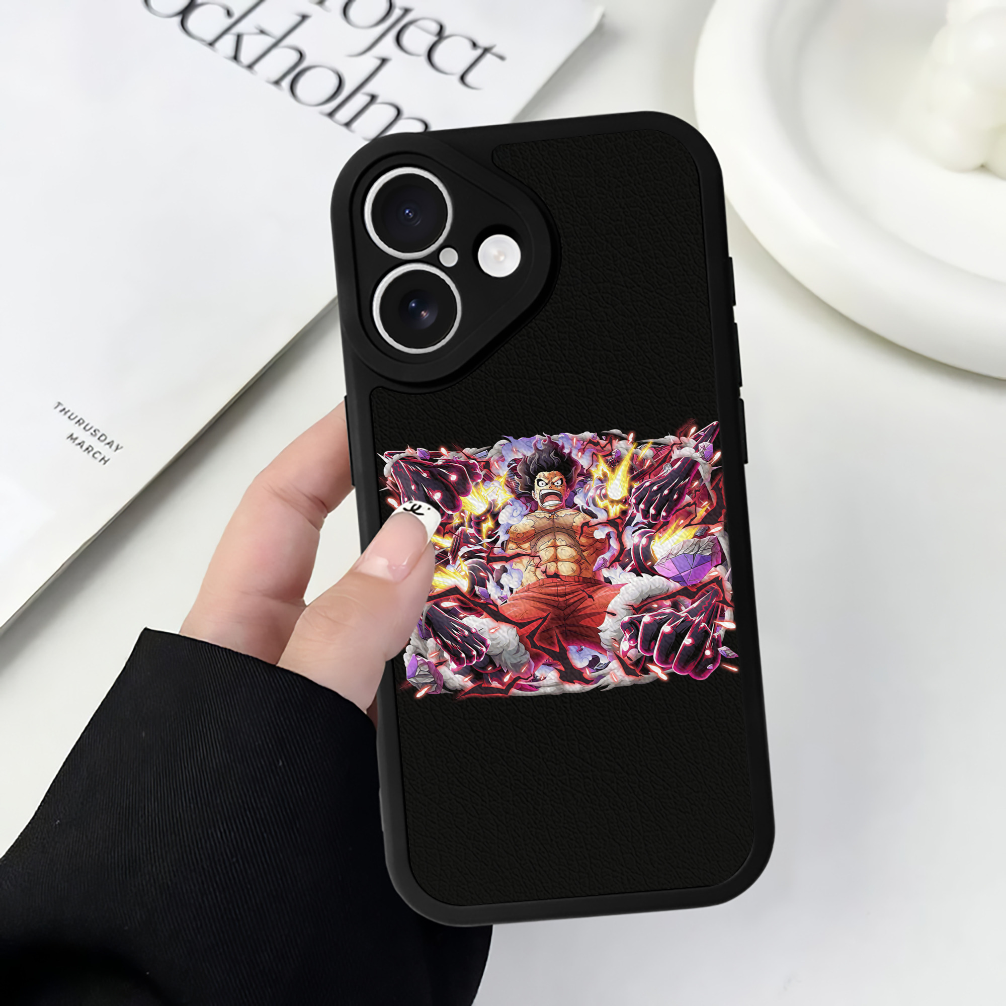 （画像用） ワンピース モンキー・D・ルフィ ONE PIECE Monkey D. Luffy 【iPhone 16シリーズ対応】シリコンスマホケース（レザー調） 材質：シリコン